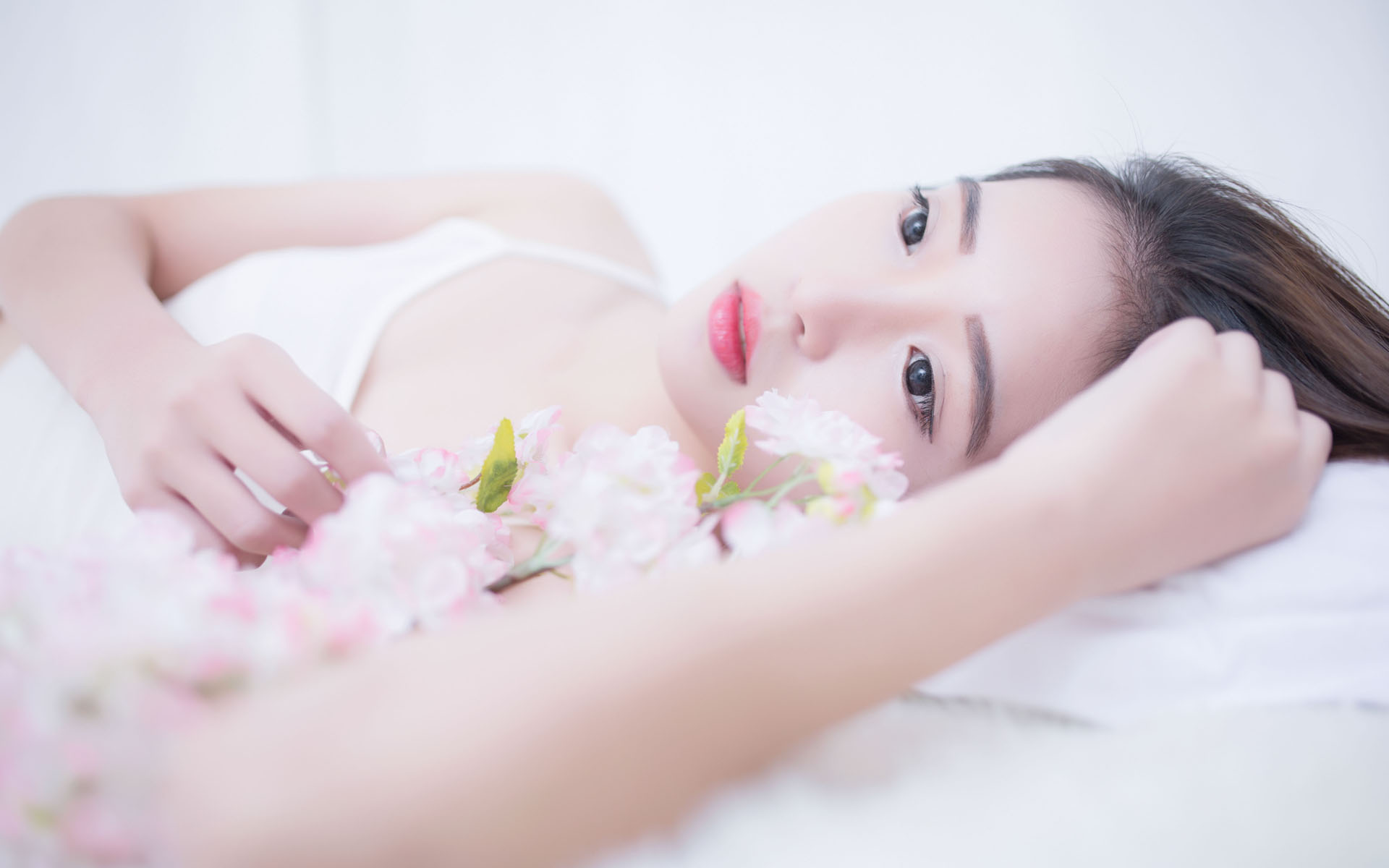 爱心驿站、人防纳凉中心、喷洒作业……各地积极“战”高温保民生